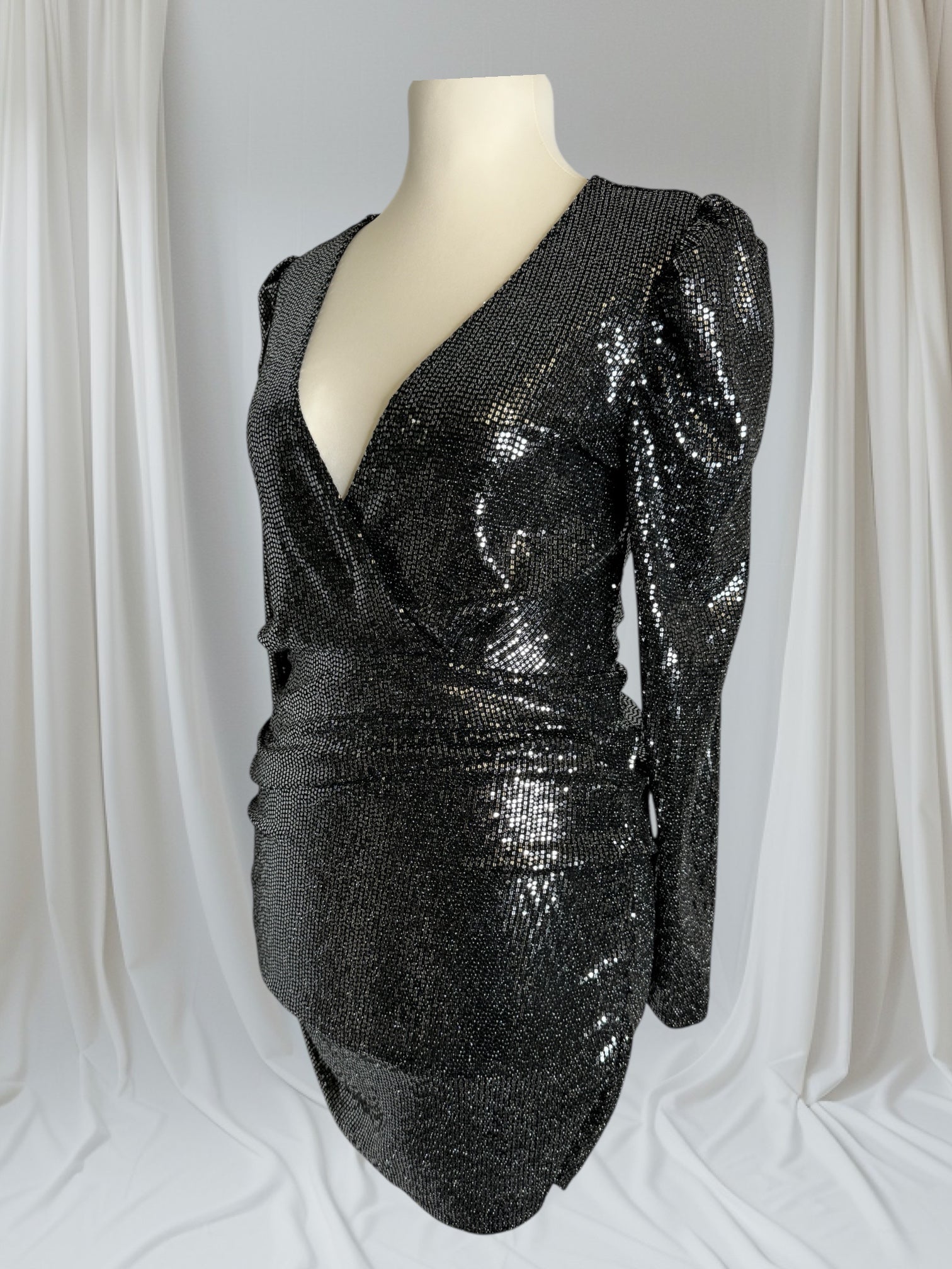 Robe courte noire avec paillettes, Taille M