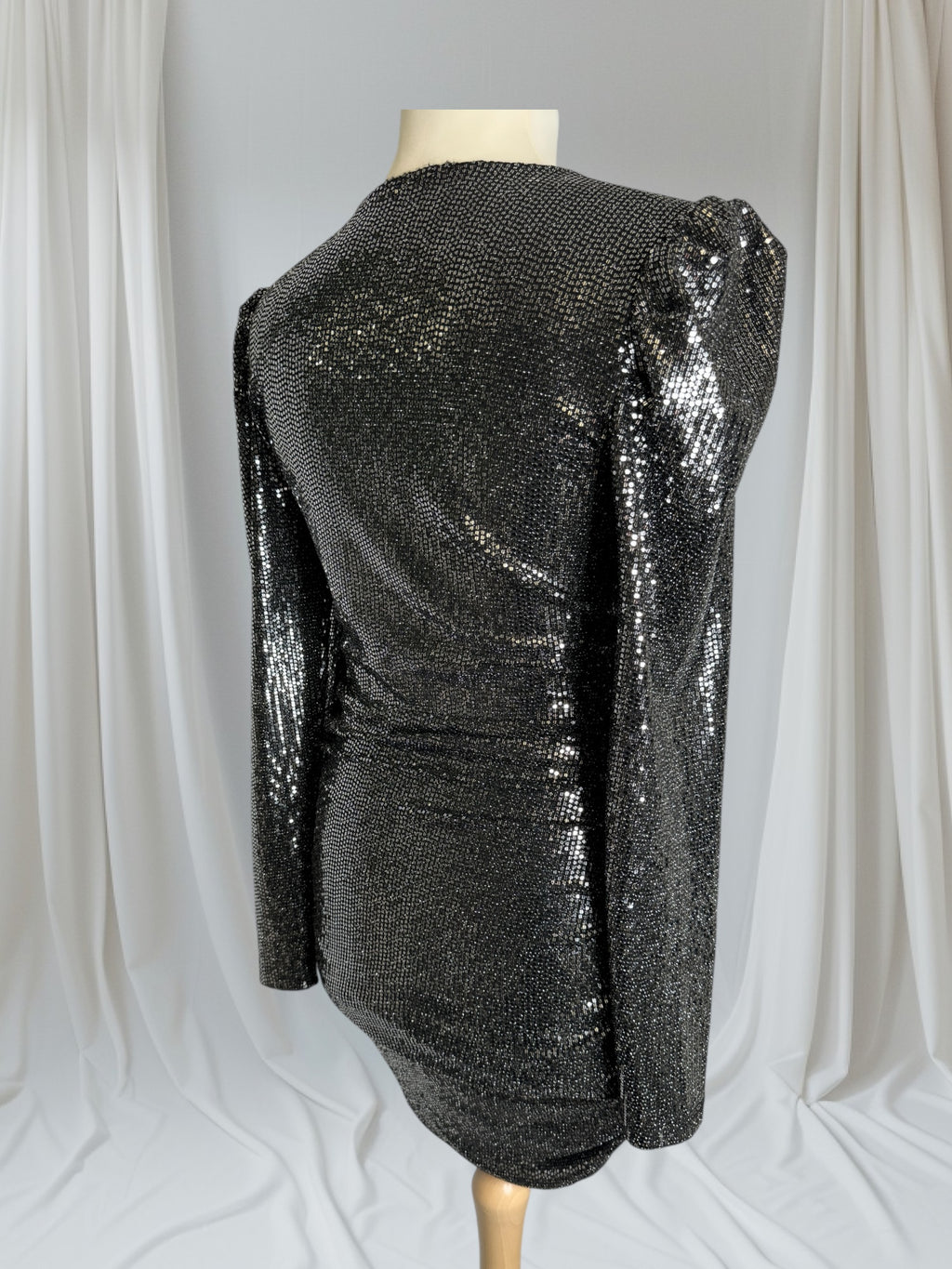 Robe courte noire avec paillettes, Taille M
