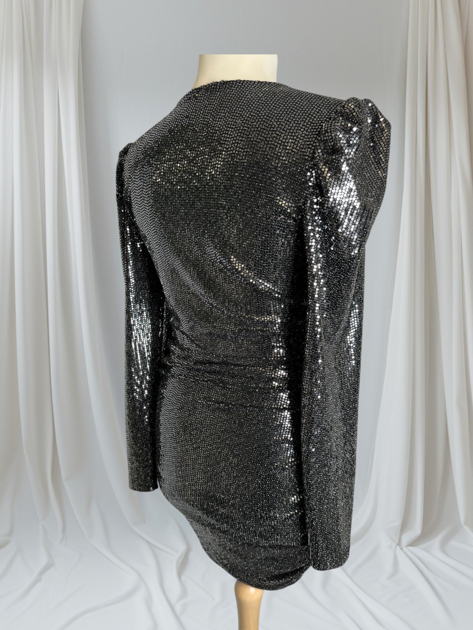 Robe courte noire avec paillettes, Taille M