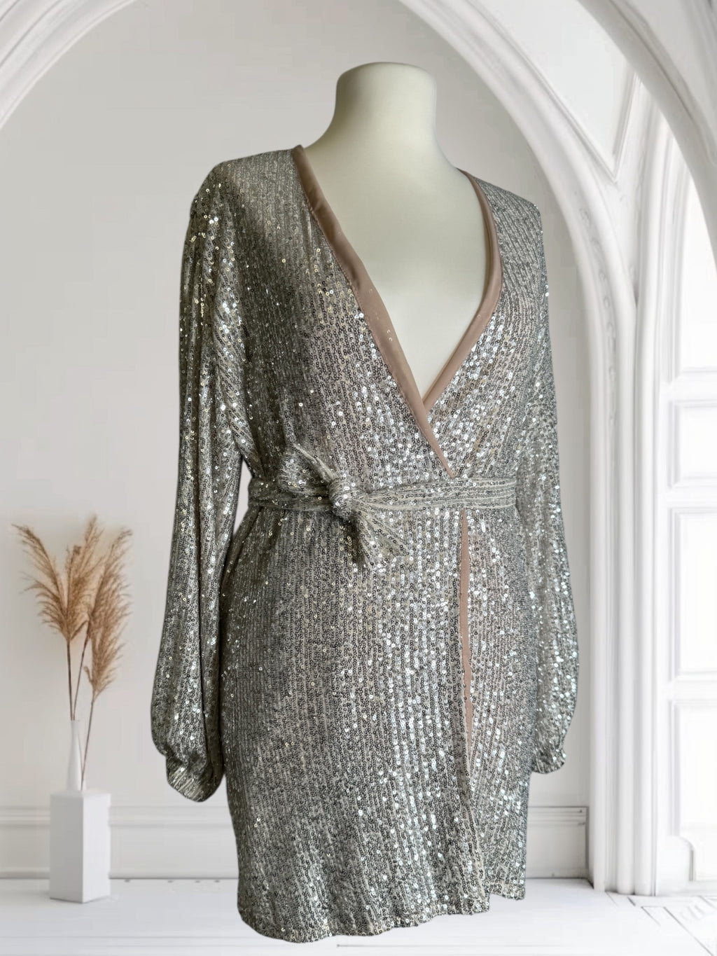 Robe pailletée courte,Taille M et avec la ceinture