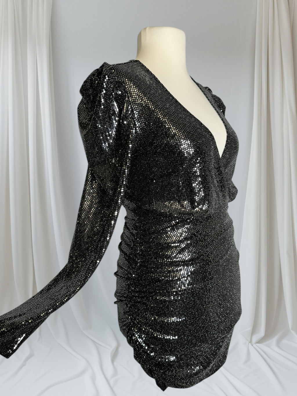 Robe courte noire avec paillettes, Taille M