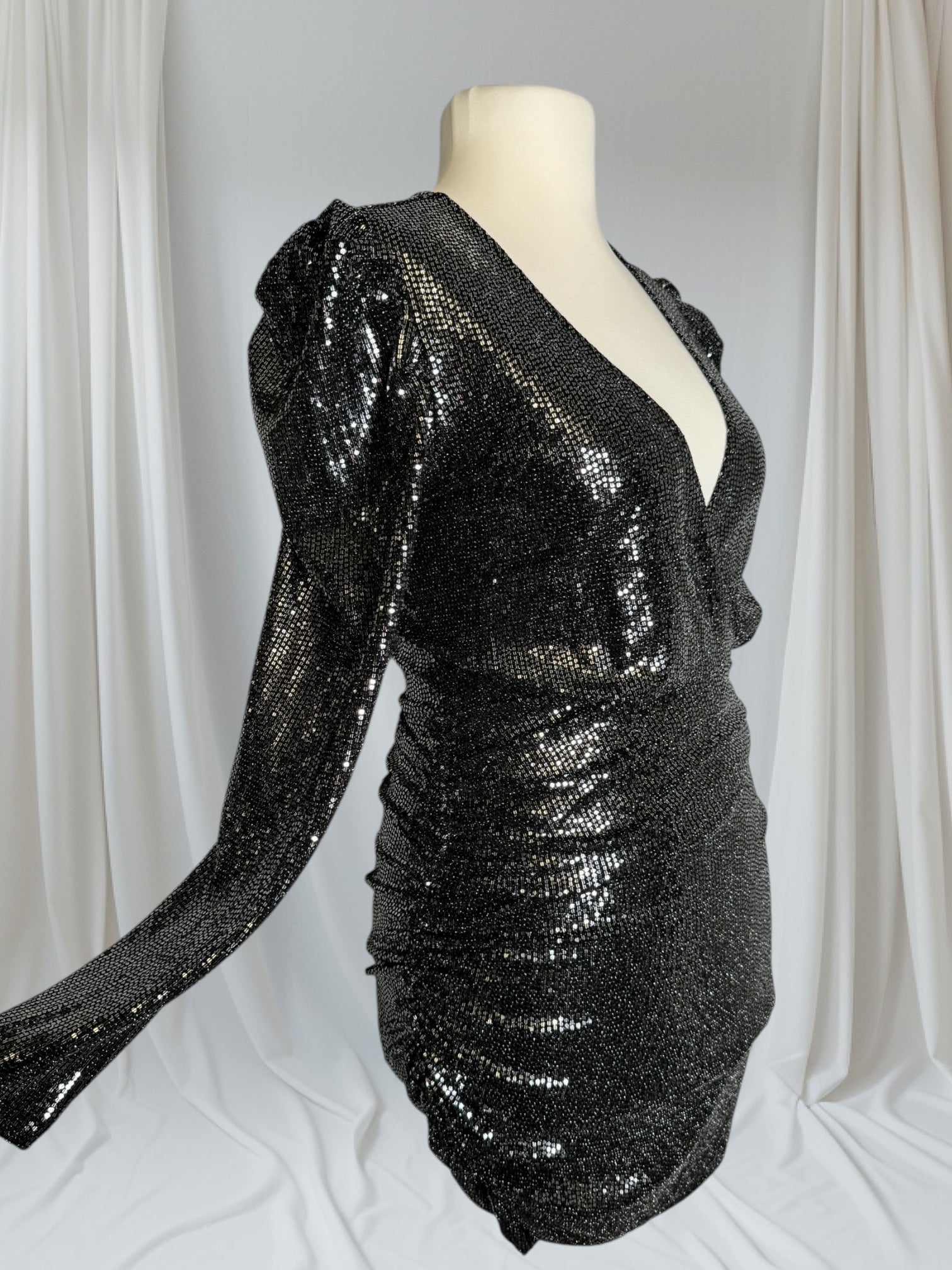 Robe courte noire avec paillettes, Taille M
