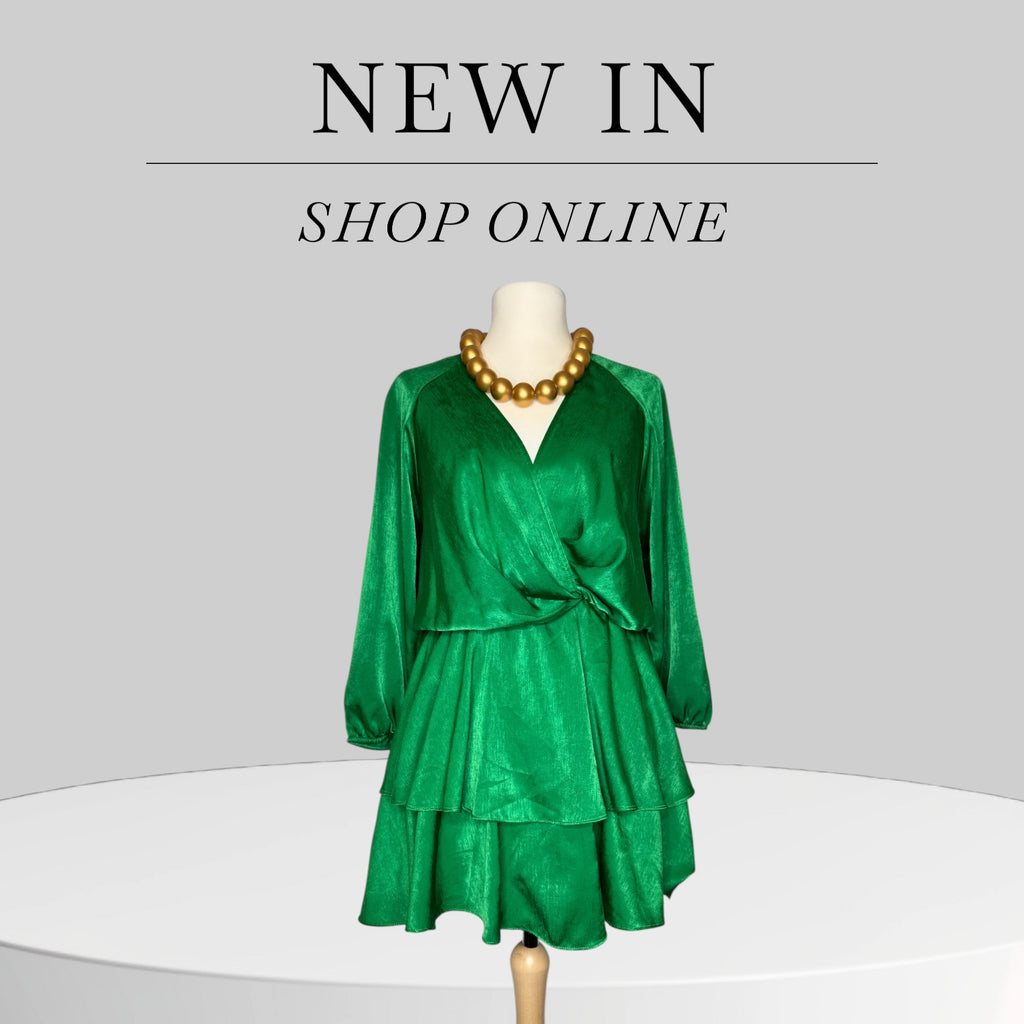 Robe courte, couleur vert, soie