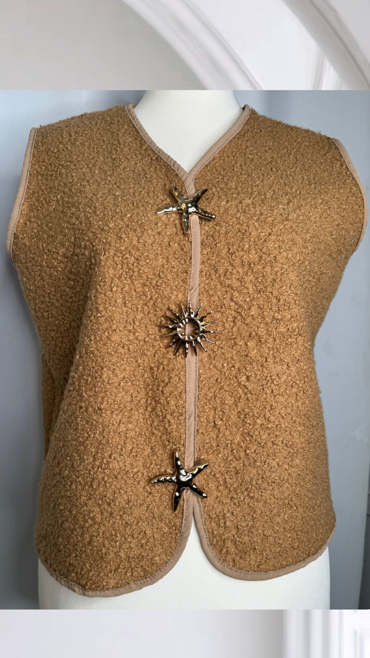 Gilet avec 3 broches, couleur beige, Taille M-L