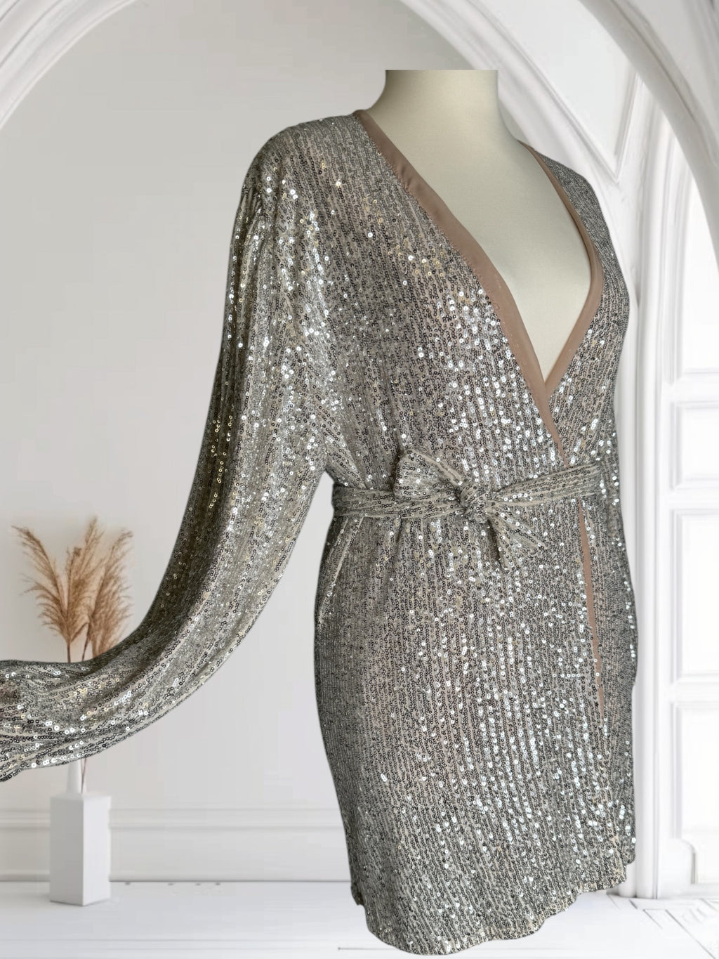 Robe pailletée courte,Taille M et avec la ceinture